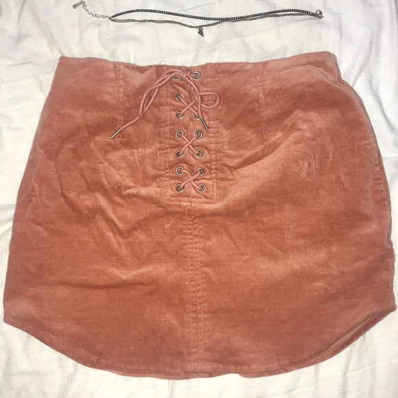 MEDIUM FASHION SKIRT forever 21 & choker necklace - Picture 1 of 3